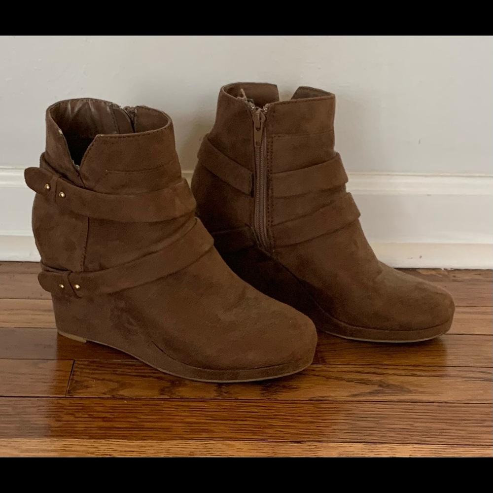 Women’s platform boots size 8